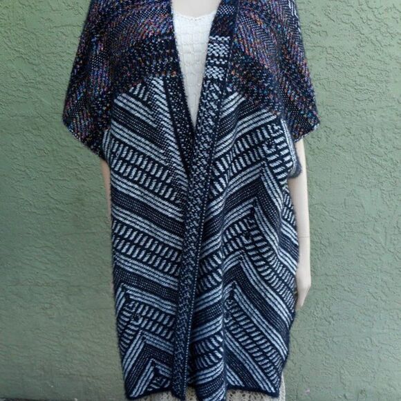 NWOT Black & White Kimono Sweater with Multi-Luminescent Threads Size Medium - Picture 2 of 16